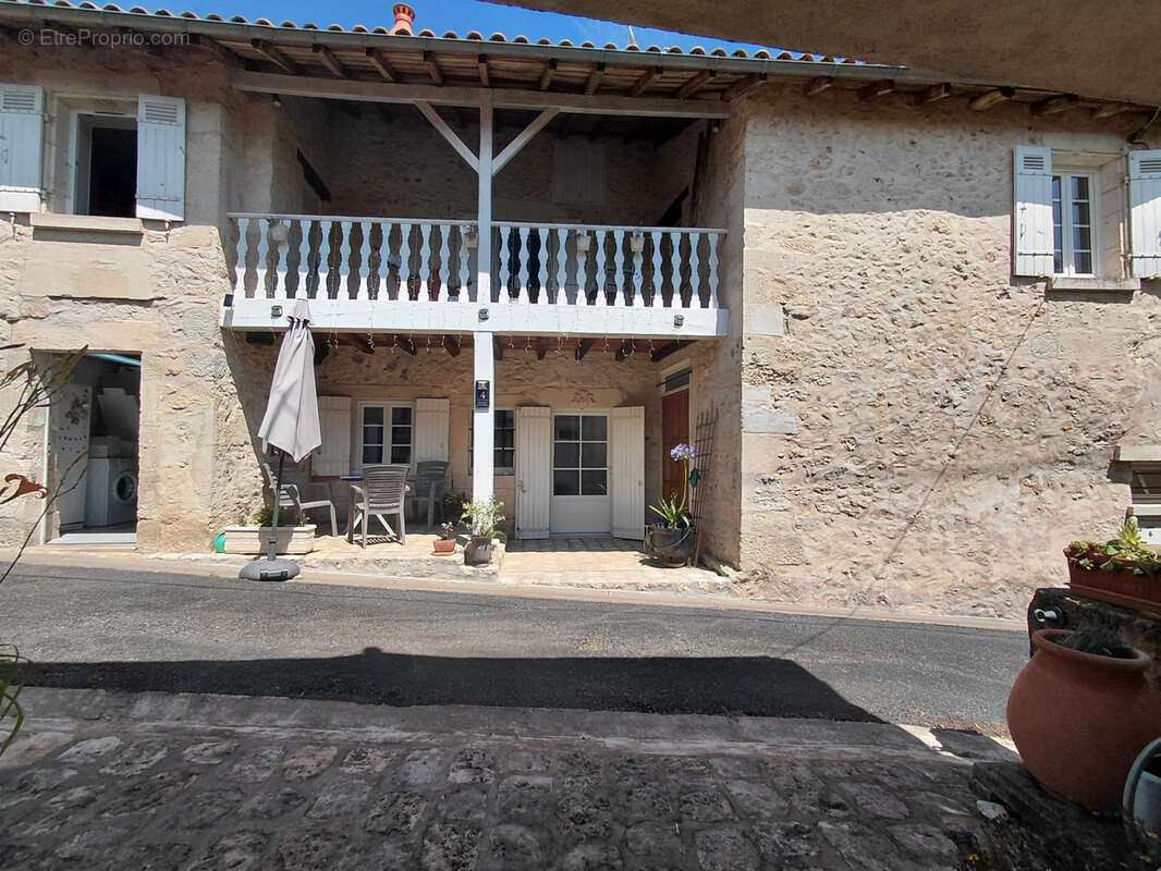 Proche du Château, Maison en pierre à Château l'Evêque - photo 2