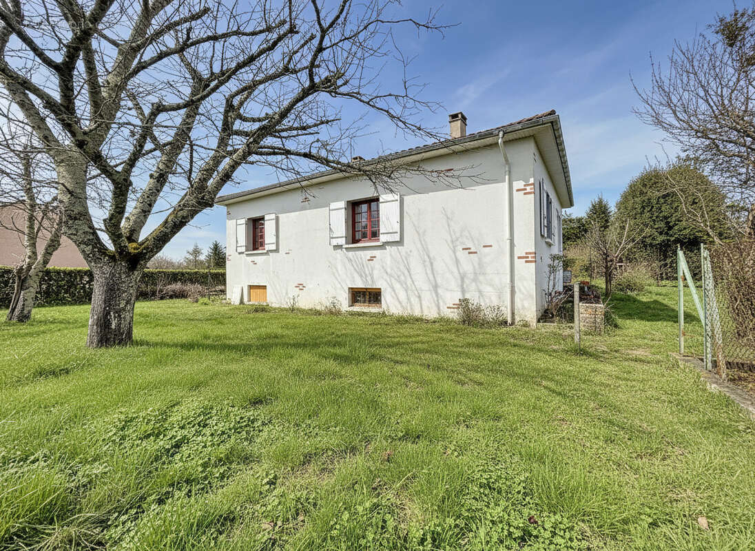 Maison à PUJOLS