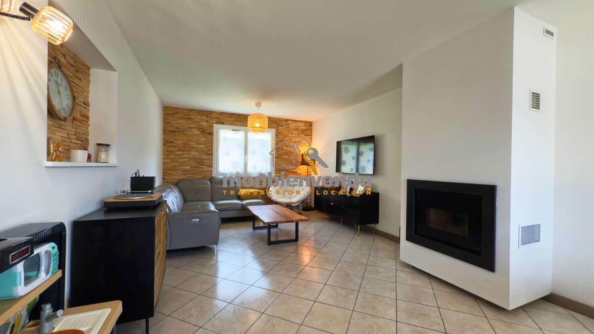 Maison à SANSAC-DE-MARMIESSE