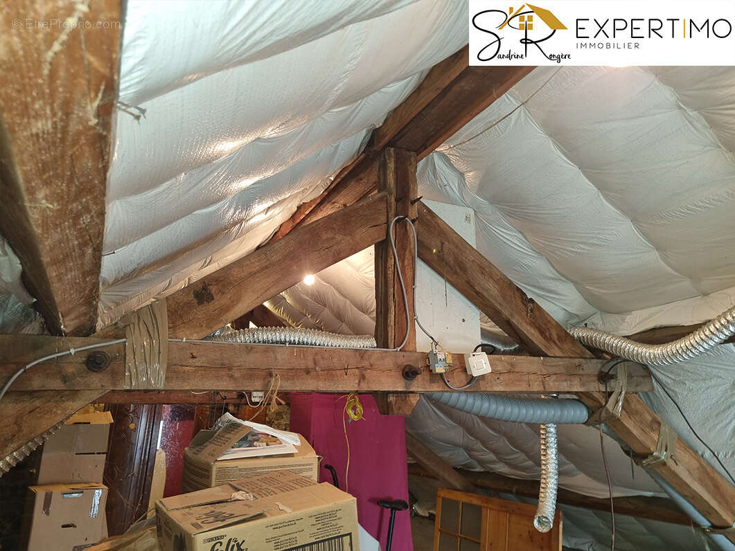 Belle Maison Familiale de 134 m2 avec Dépendances sur 1412 m2   Ars-les-Favets - photo 15