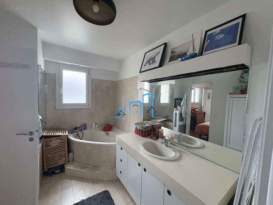 Appartement à PARIS-10E