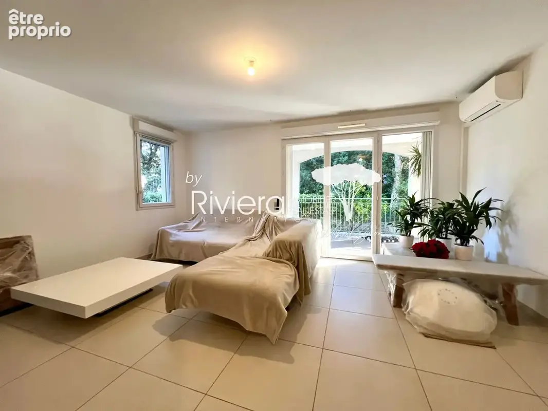 Grand 2 pieces avec double garage et piscine ! - photo 4