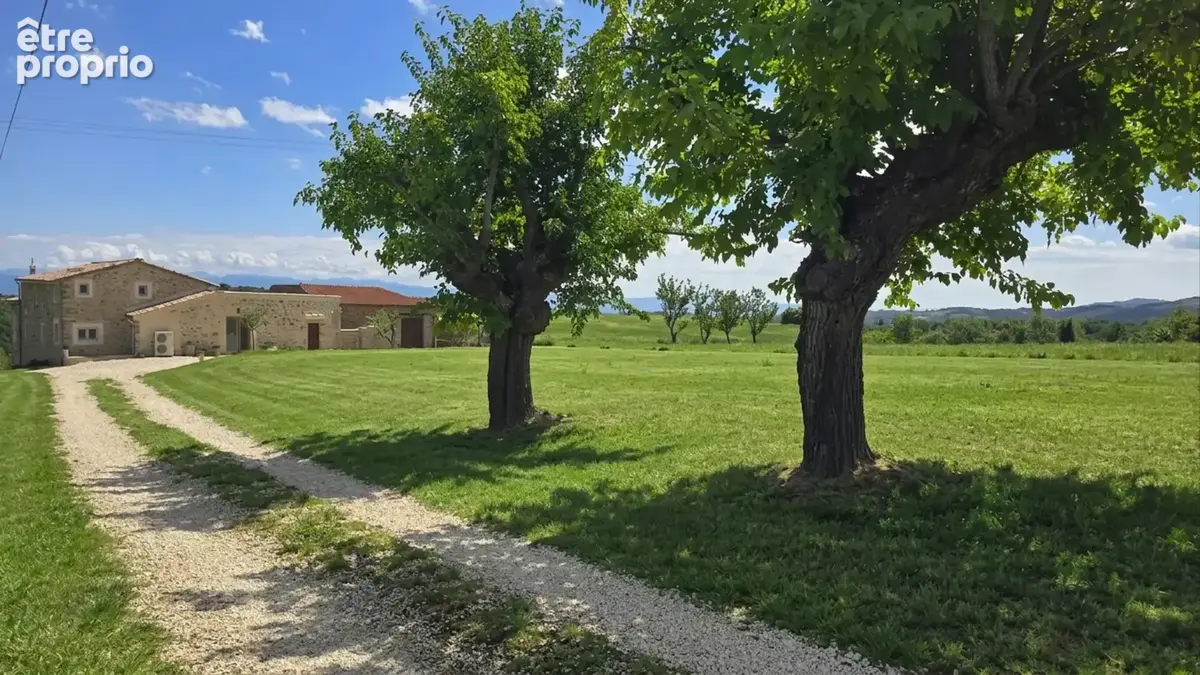 Propriété d'Exception Rénovée – 7.5 hectares - Étang privée - vue panoramique - Piscine - Source - photo 24