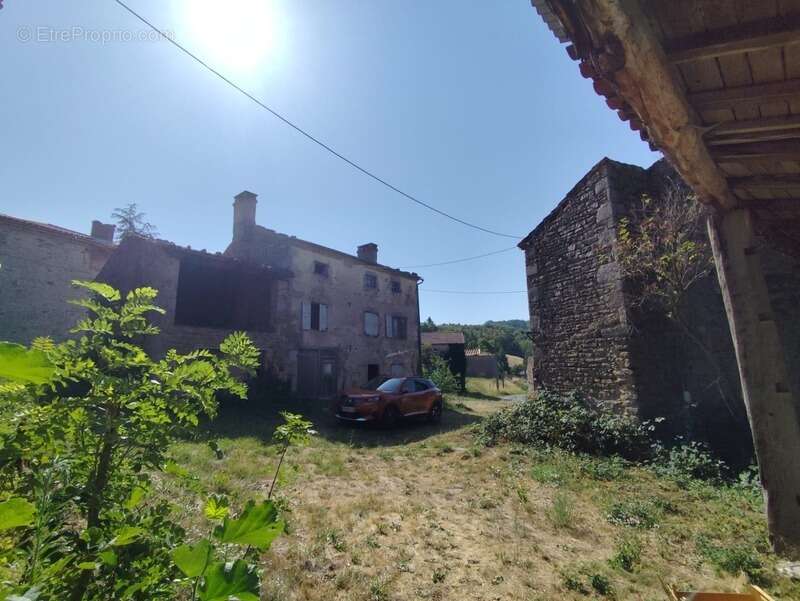 Maison à SAINT-JEAN-DES-OLLIERES