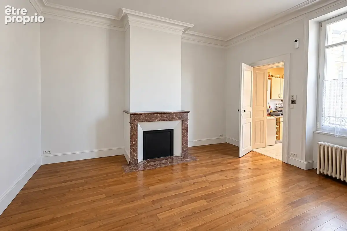 NANCY - Appartement  T3 Place Godefroy de Bouillon - photo 2