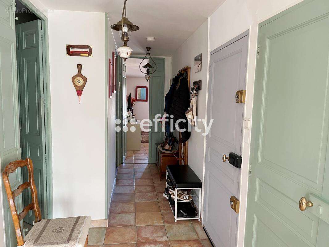 Appartement à LE MUY