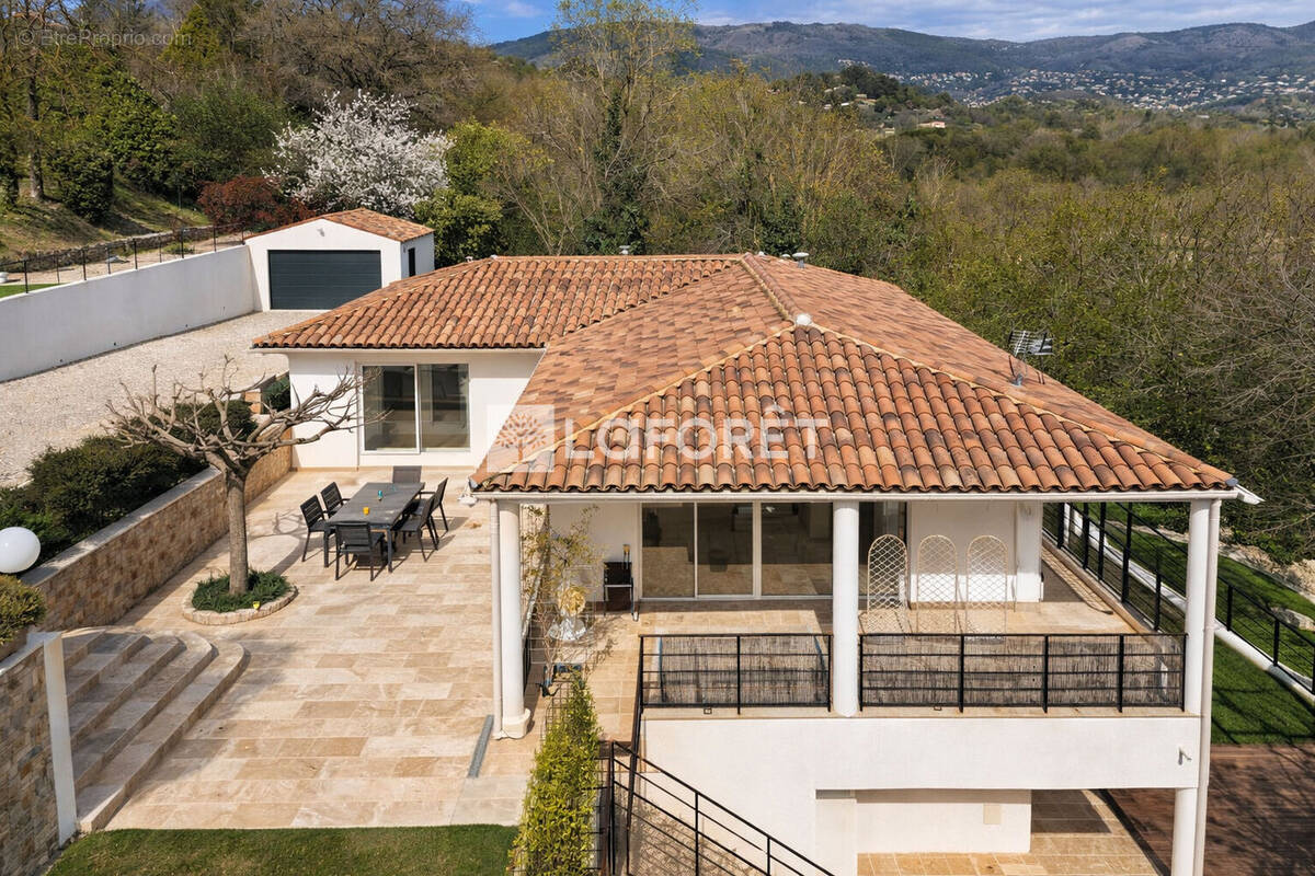 Maison à CHATEAUNEUF-GRASSE