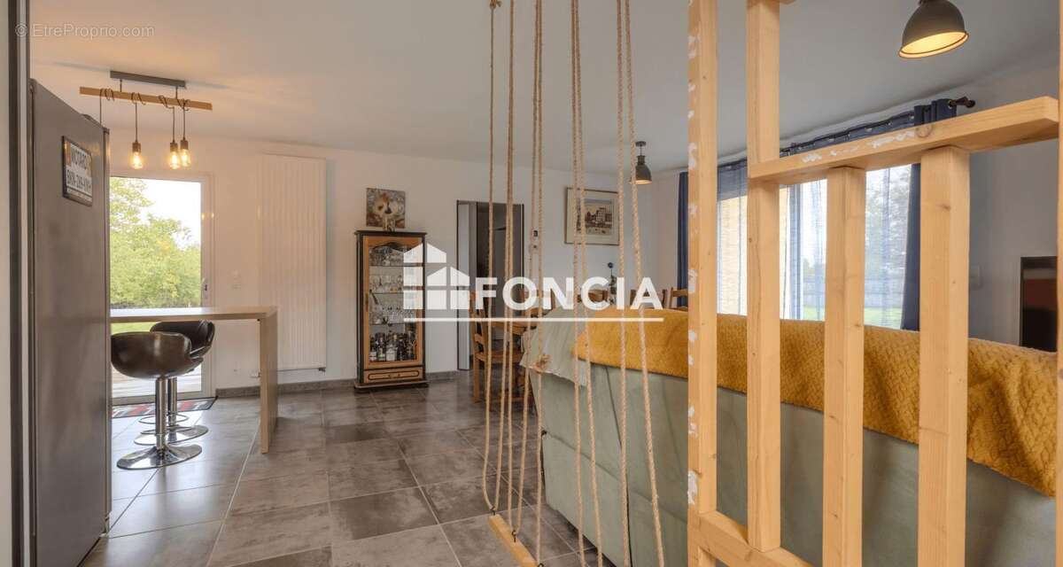 Maison à NUILLE-LE-JALAIS