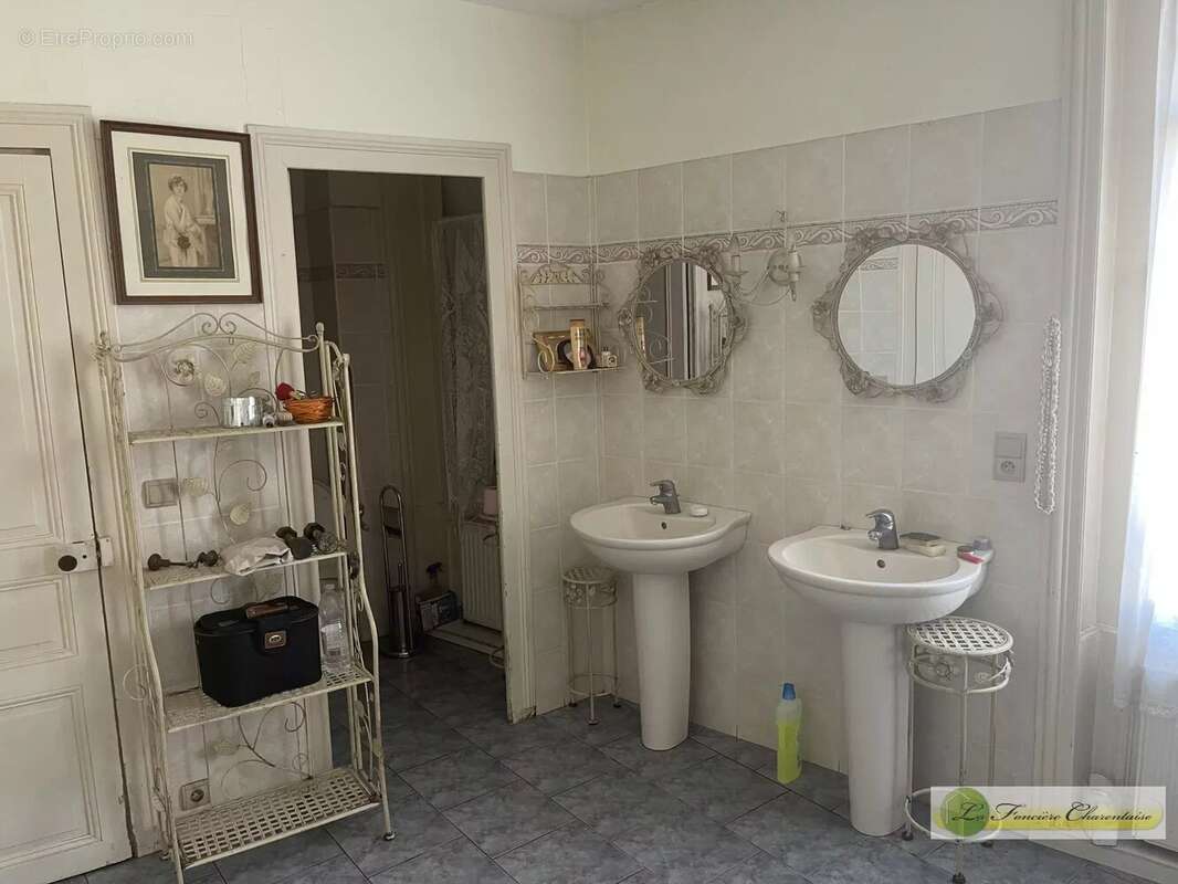 Maison à AIGRE