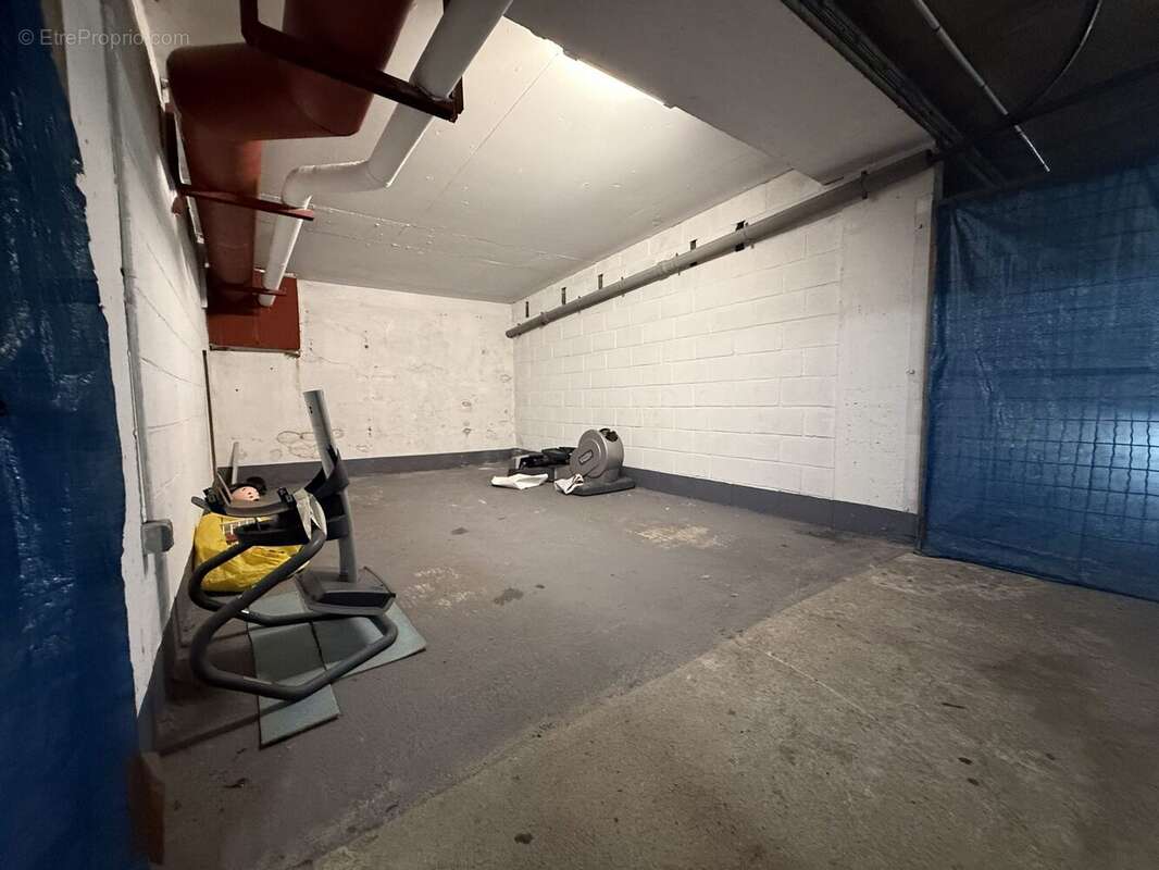 Parking à PARIS-12E