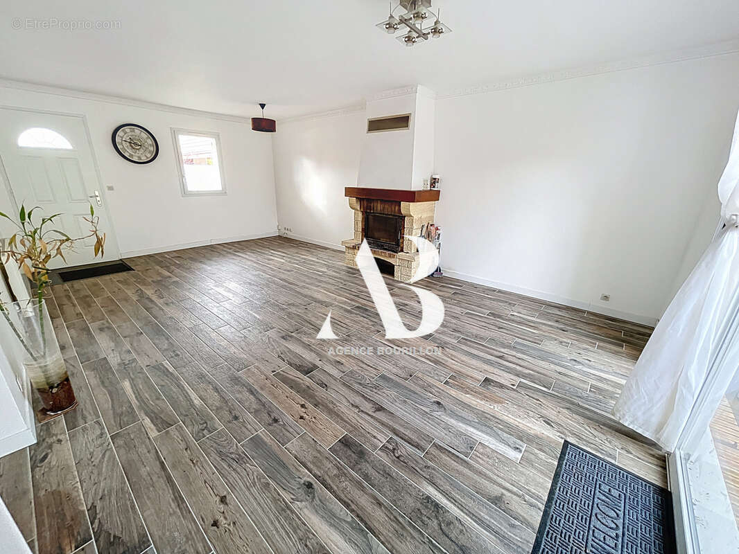 Maison à VERNEUIL-L'ETANG