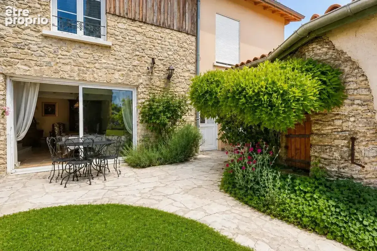 Maison de 8 pièces de 236 m² à Frontonas - photo 13