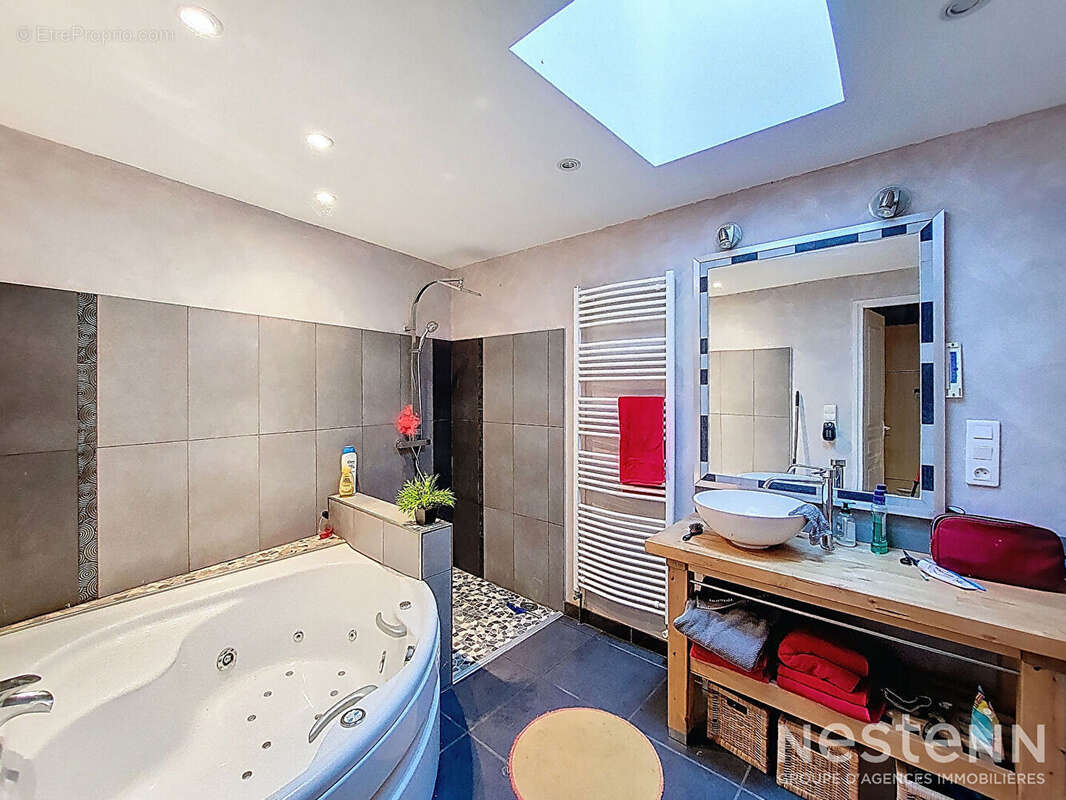 A Vendre Maison en pierre rénovée de 175 m² avec jardin et garage dans un hameau de Condom - photo 15