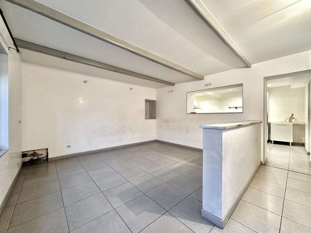 Maison à JONQUIERES-SAINT-VINCENT