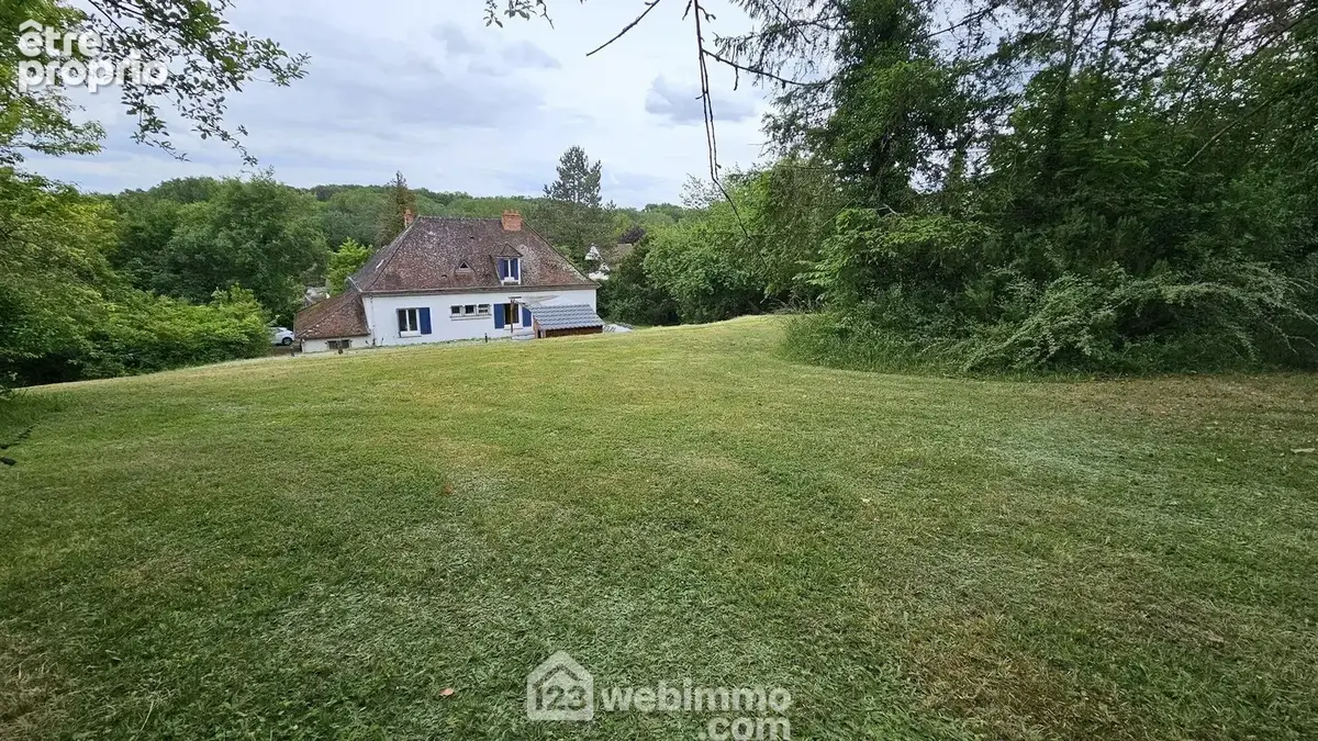 Venez visiter cette belle maison de 140 m² sur un terrain de 3967 m².
