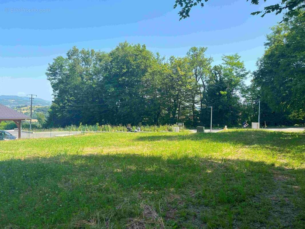 Terrain à GRESY-SUR-AIX