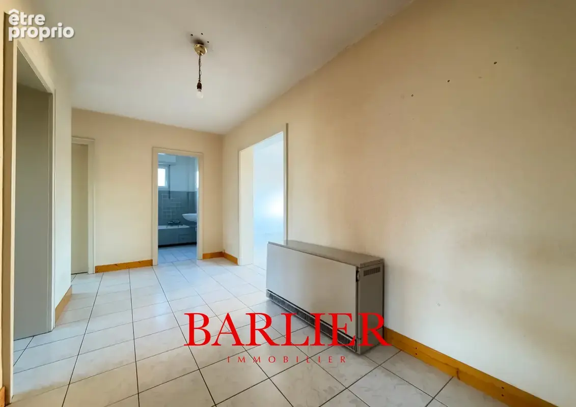 Appartement 4 pièces de 92 m2 avec garage, caves et jardin. - photo 3