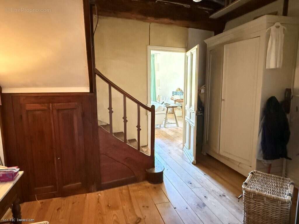 Belle Maison Sur Un Parc de 4843m² Avec Piscine - photo 10