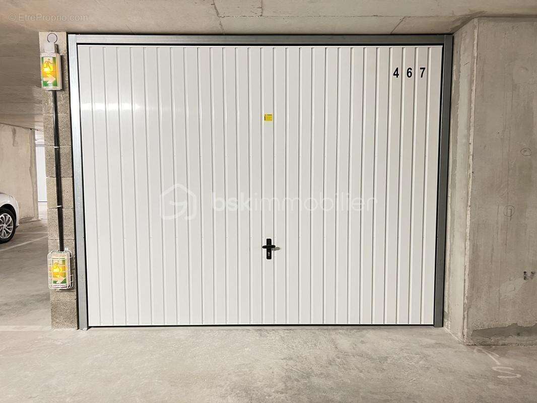 8 Box et 1 place de parking sur 167 m² + ou - - photo 6