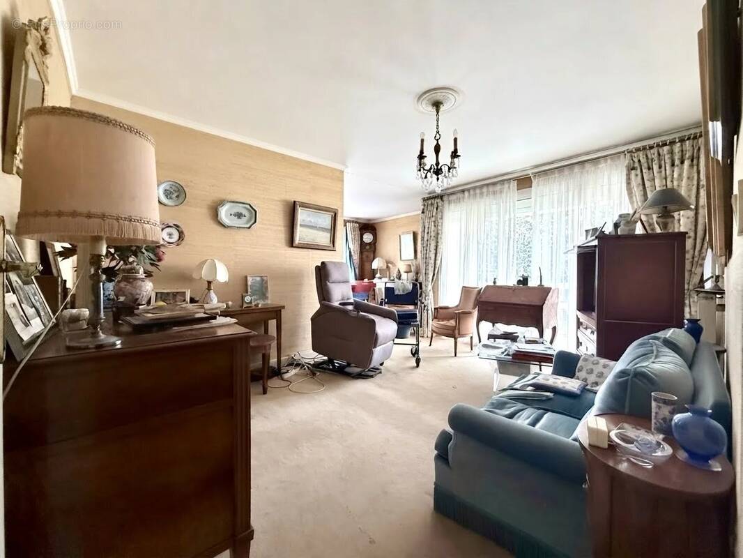 Appartement à MONT-SAINT-AIGNAN