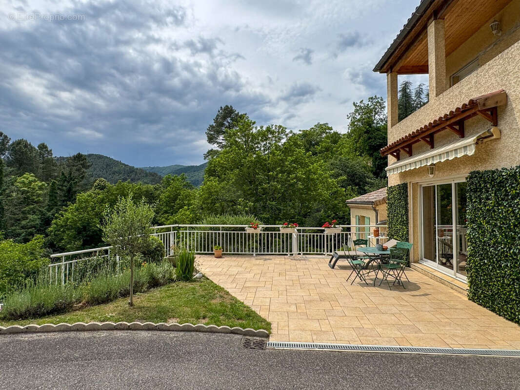 Maison à LES OLLIERES-SUR-EYRIEUX