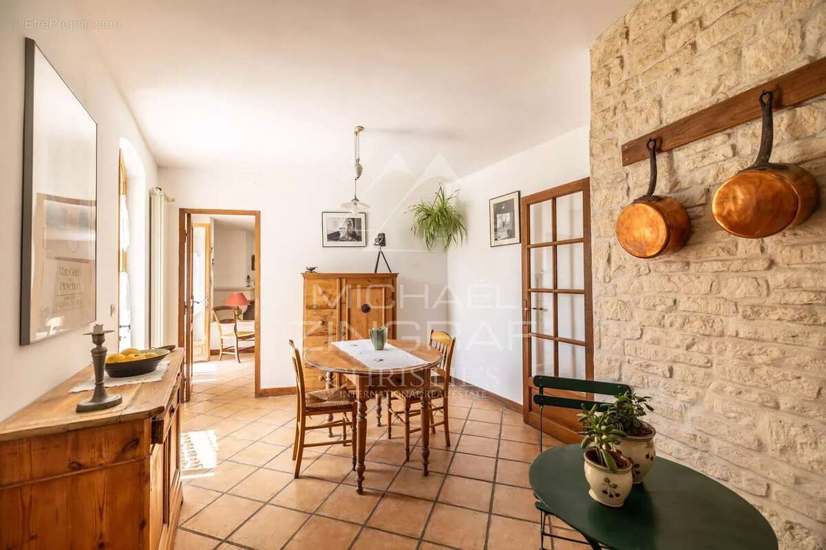 Exclusivité - Charmante maison provençale en pierre avec piscine au cœur du Luberon - photo 7