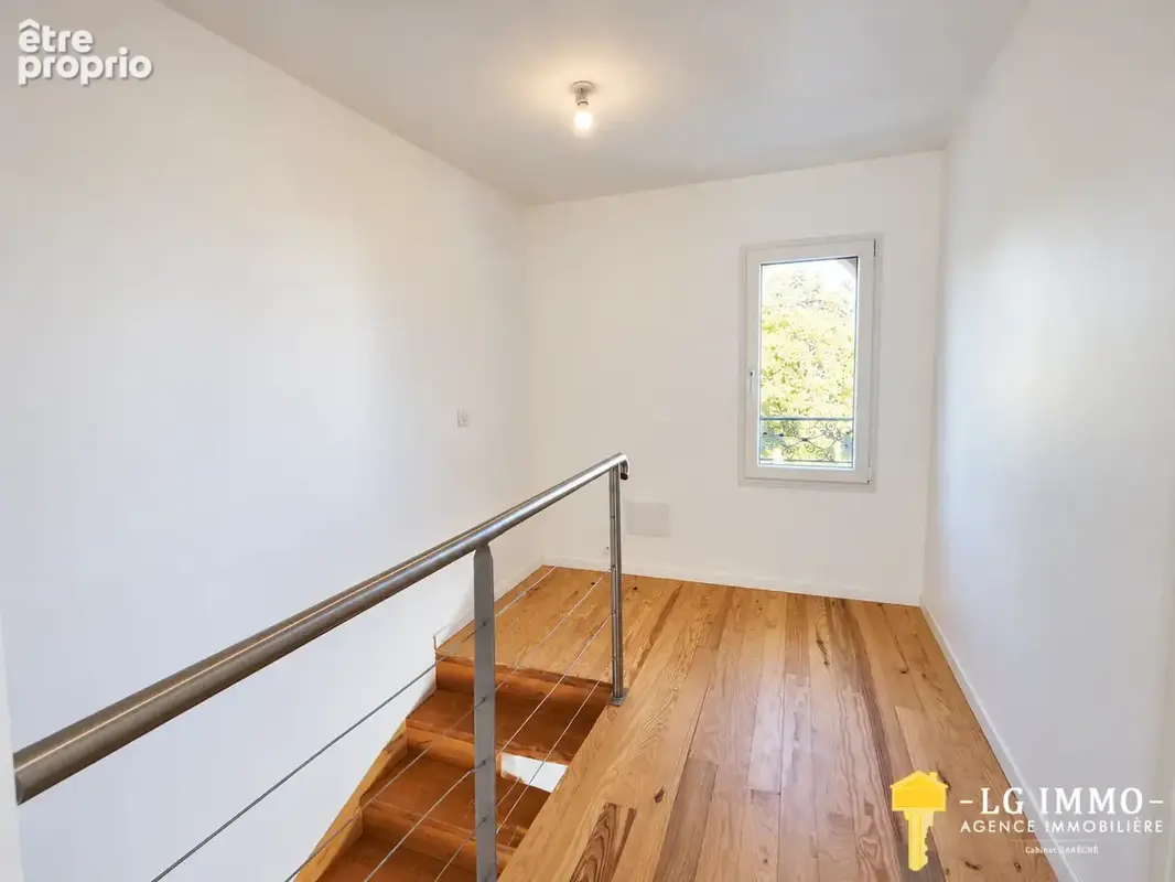 Maison en pierre entièrement rénovée — 3 chambres — jardin clos — dpe a - photo 10