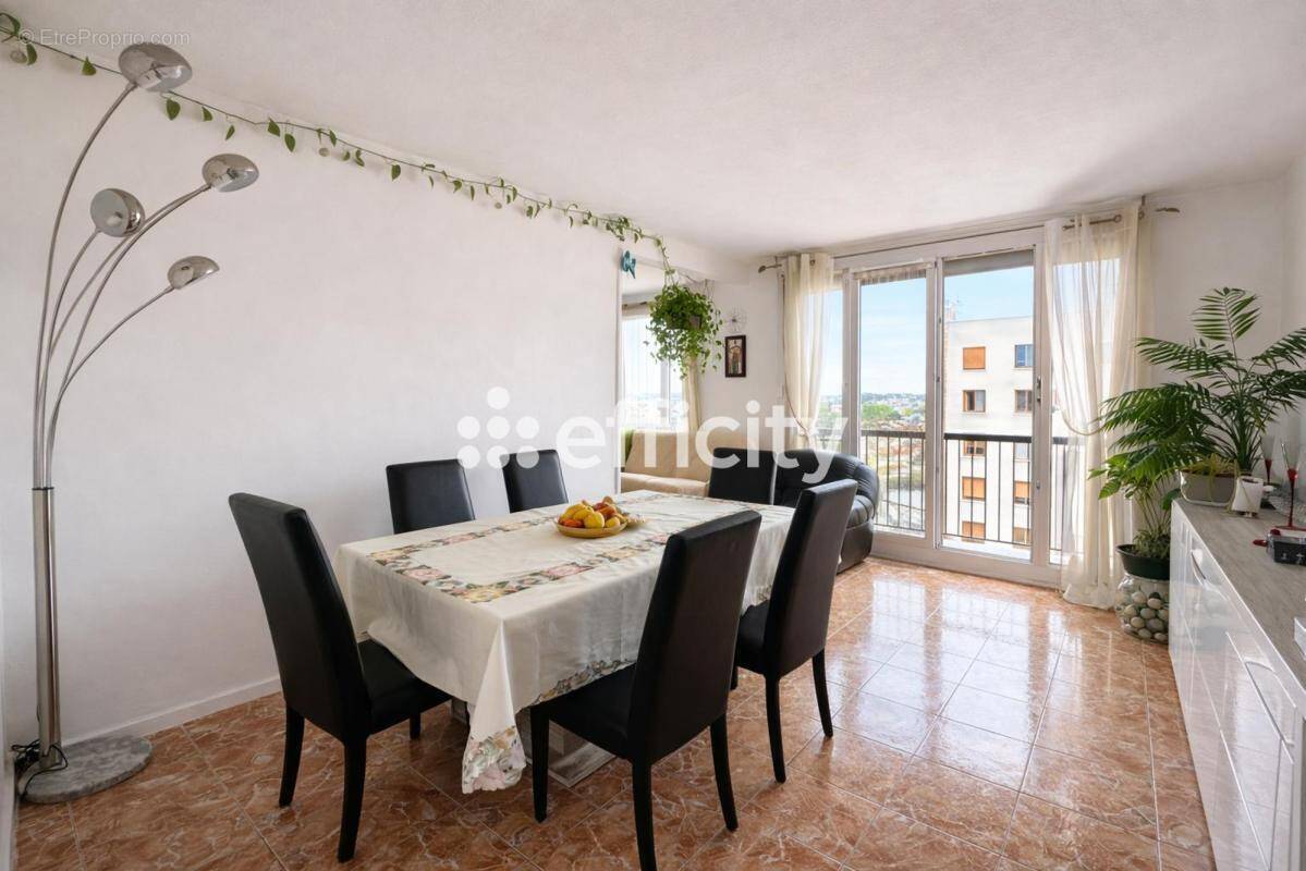 Appartement à BONDY