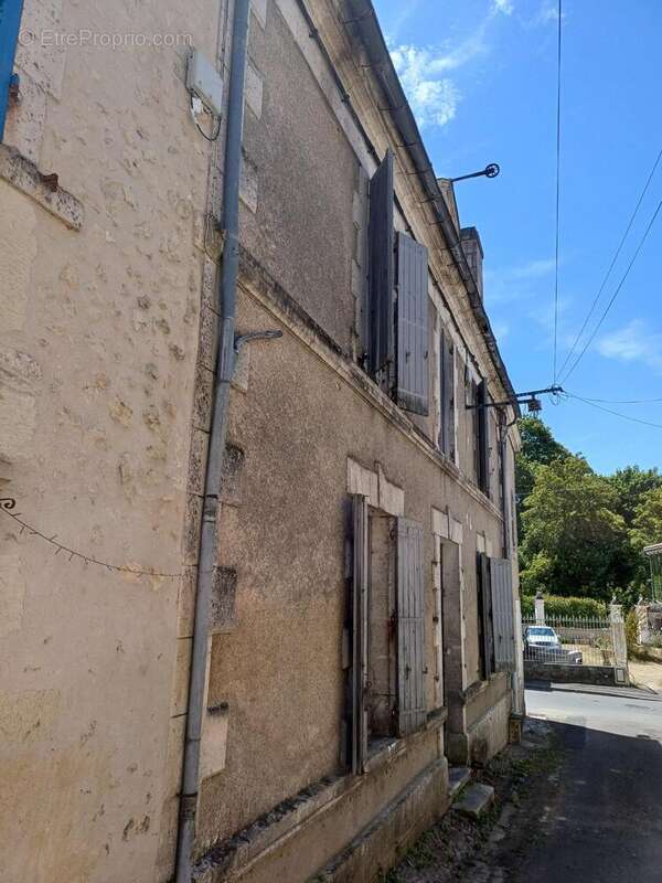 Maison 217 m² à Chalais  - photo 2