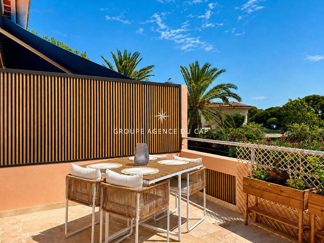 Appartement 2 chambres terrasse vue mer  centre et plage a pied des issambres - photo 13