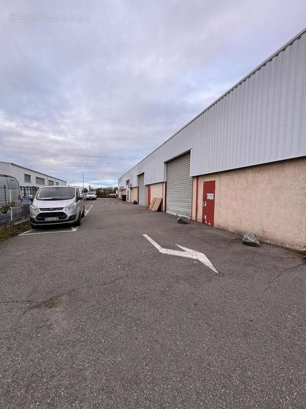 Photo 2 - Commerce à CUGNAUX