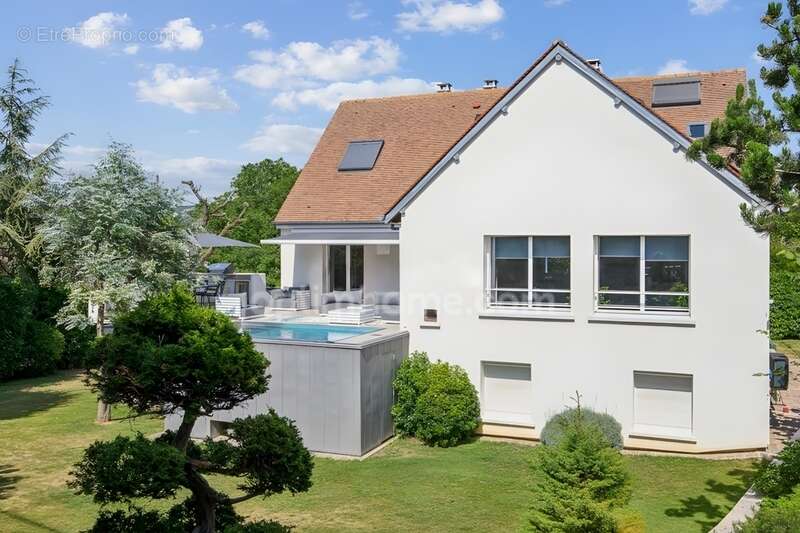 Maison à VERNEUIL-SUR-SEINE