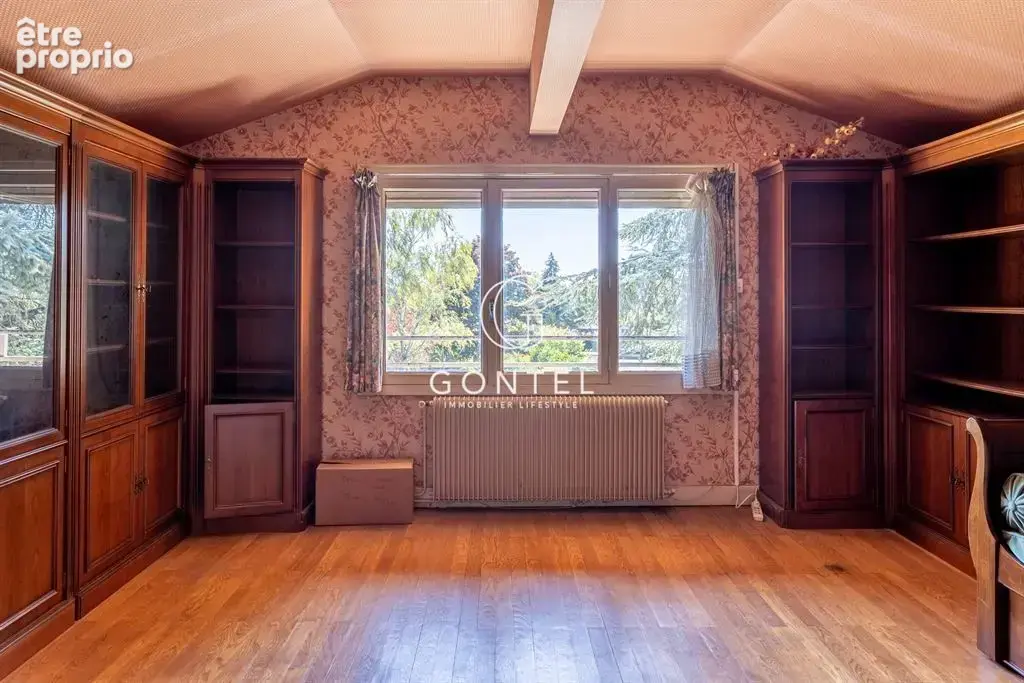 Saint-Cyr-au-Mont-d’Or – Maison de 229 m² à rénover, au calme et à proximité directe des commodités - photo 9