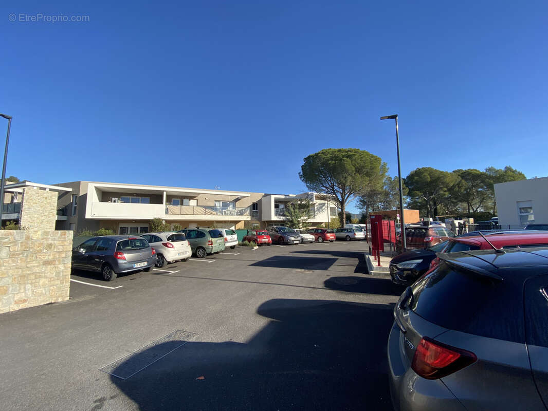 Parking à ROQUEBRUNE-SUR-ARGENS