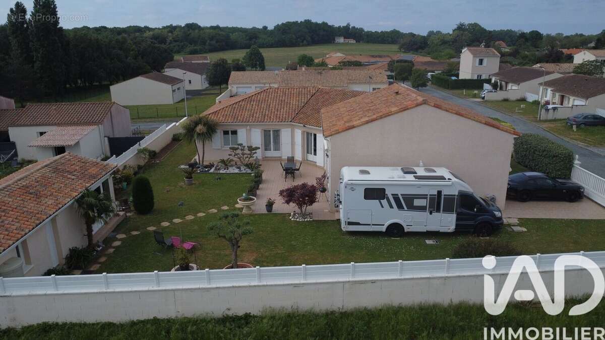 Photo 3 - Maison à SAINT-ROMAIN-DE-BENET