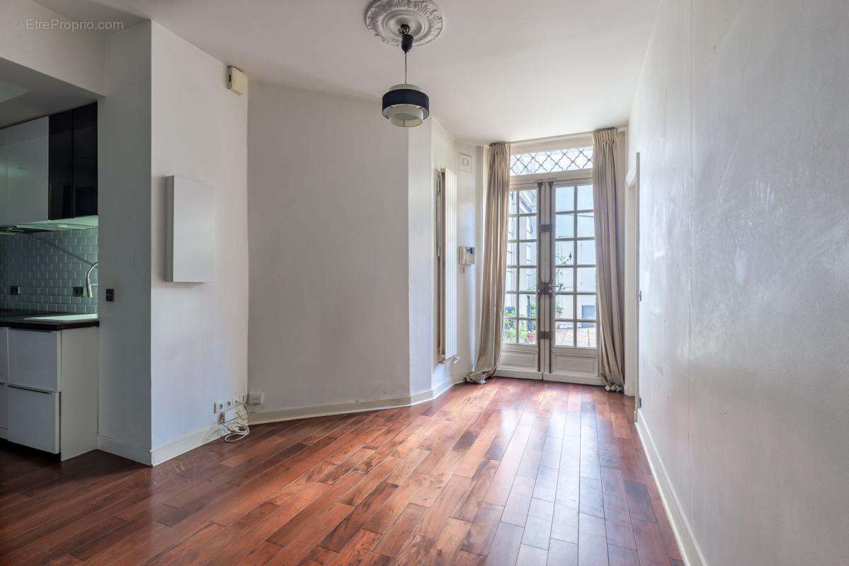 Appartement à PARIS-8E