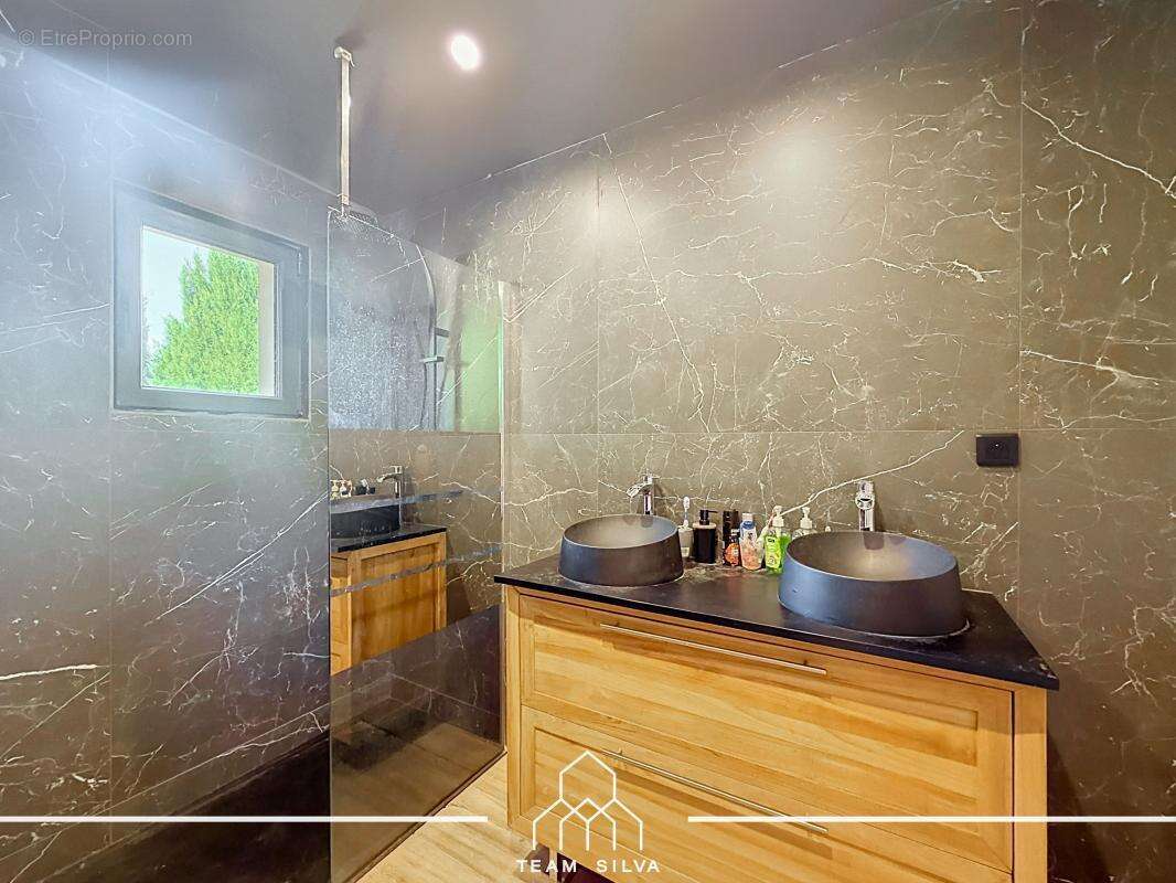 Maison 110 m² à Chambost-Longessaigne  - photo 11