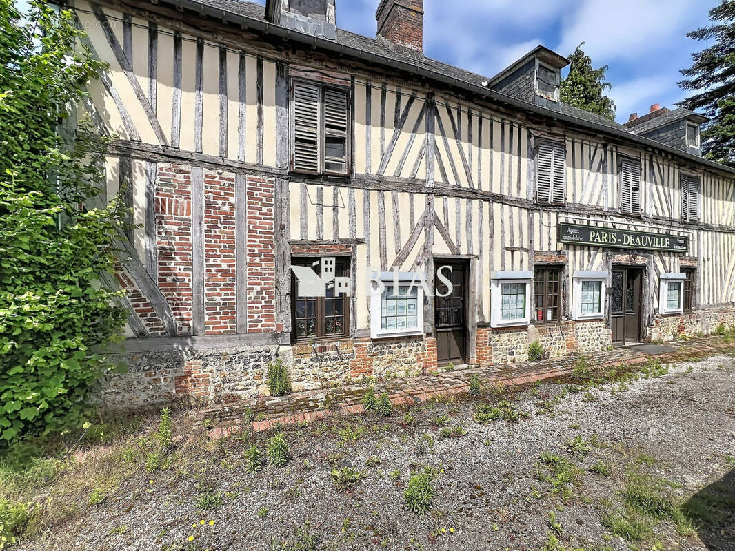 Commerce à FOLLEVILLE