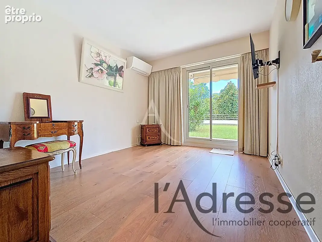 Appartement en RDJ 4 pièces 98m2 avec jardin, garage et piscine à Mandelieu - photo 8