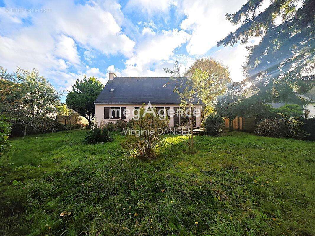 Maison à LA TRINITE-SURZUR