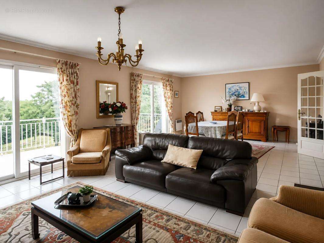 Maison de 5 pièces de 162 m² à Limoges - photo 2