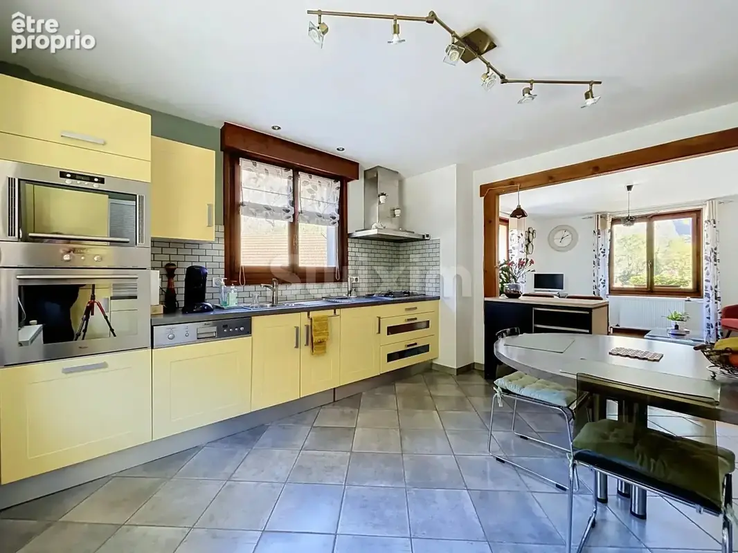 MAGLAND – Beau F3 avec annexes et stationnements - photo 4