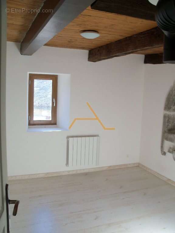 Maison à MONTJOUX