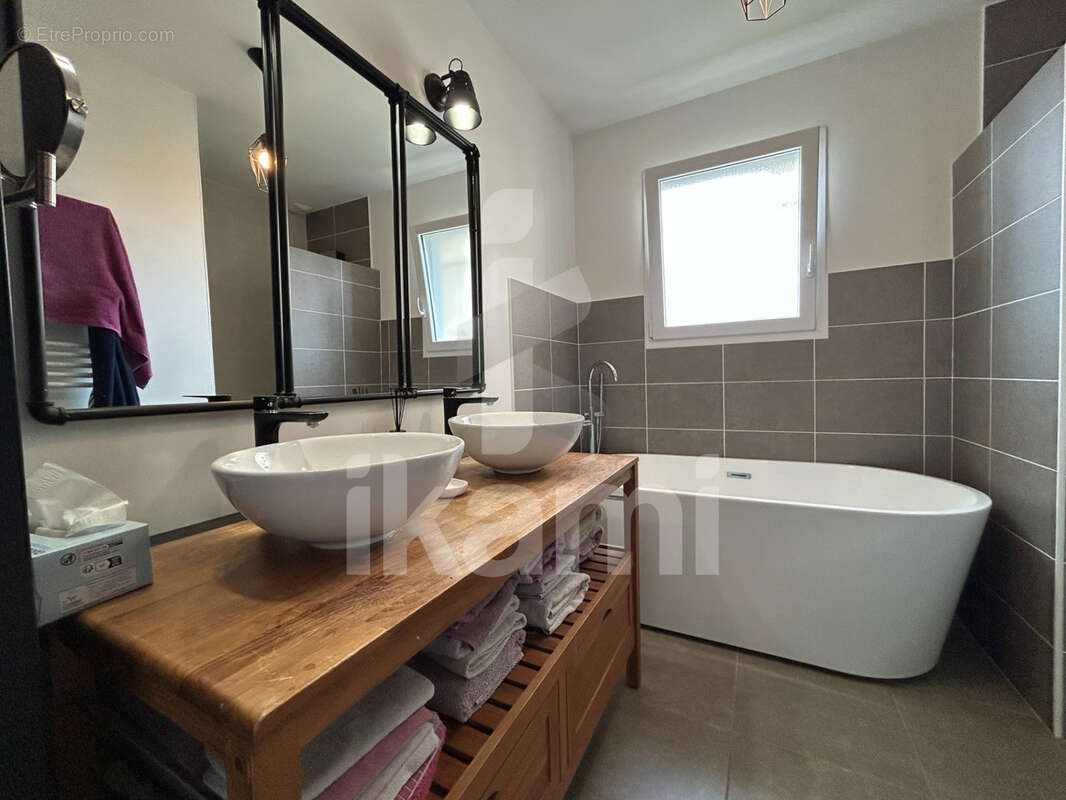 Maison récente avec 3 chambres, pièce de vie spacieuse avec vue sur le Vercors, à venir découvrir ! - photo 10
