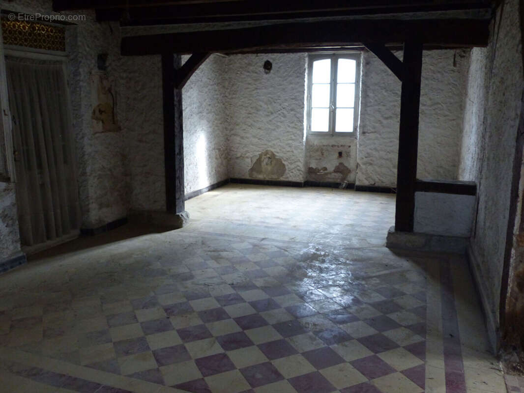 Ensemble immobilier de 2 maisons et garage sur 900 m², POUILLON centre bourg - photo 5
