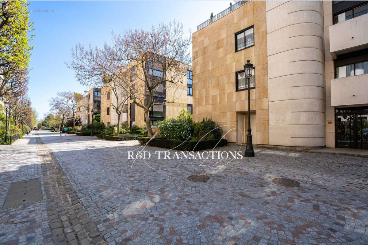 Appartement à NEUILLY-SUR-SEINE