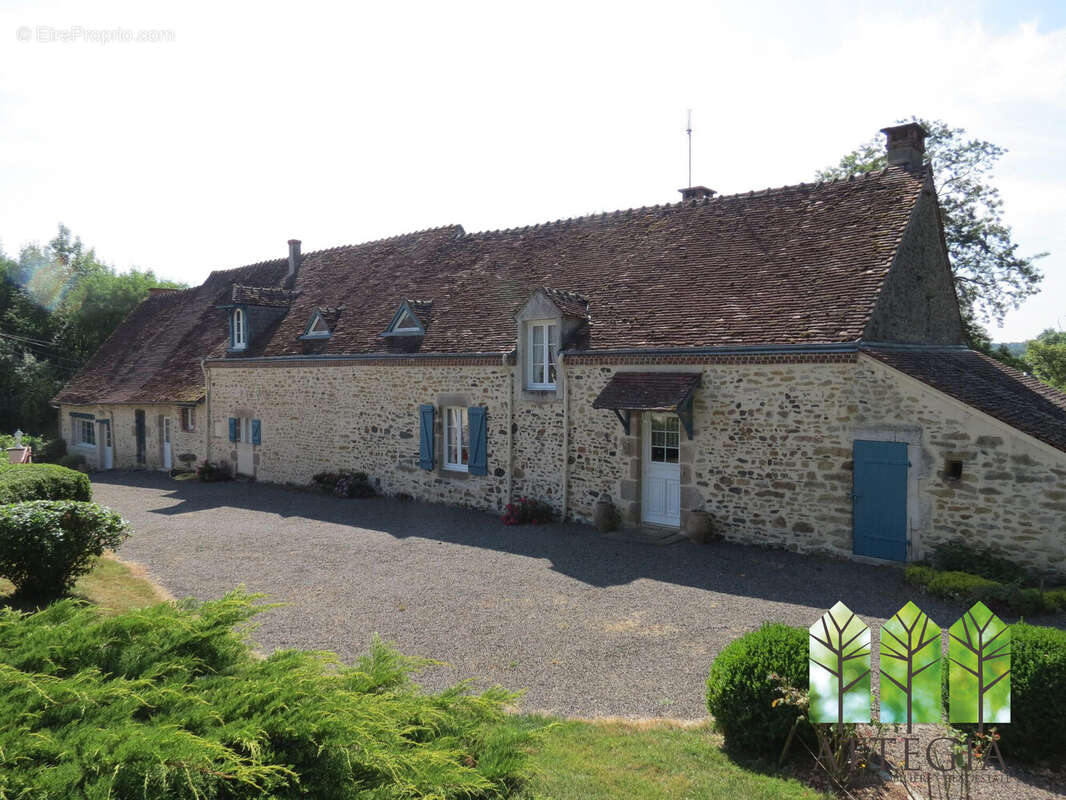 Maison à SAINT-DENIS-DE-JOUHET