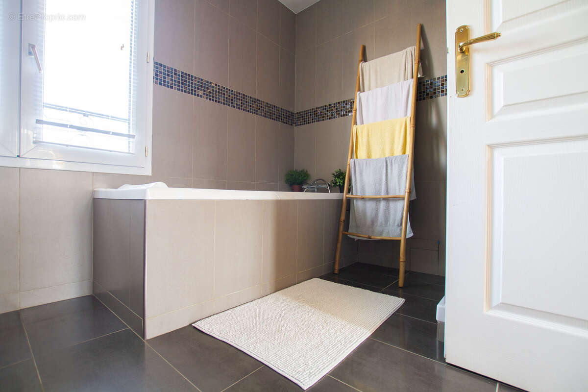 Maison à VILLENEUVE-LE-ROI