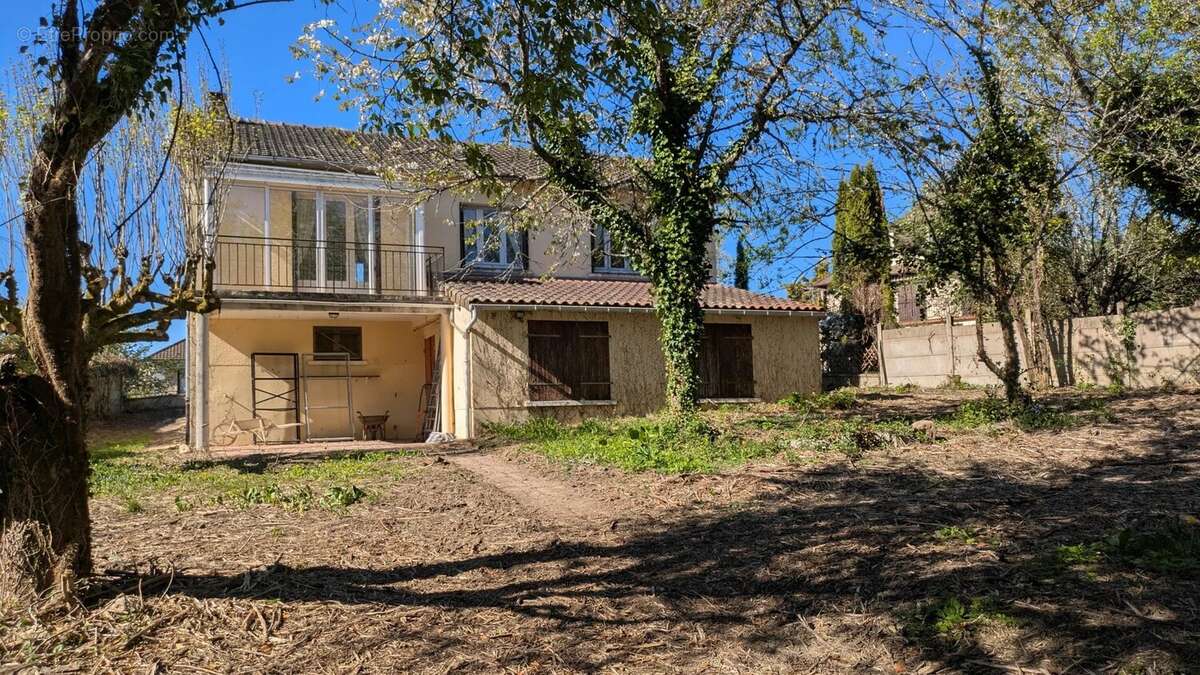 Maison à CHALUS