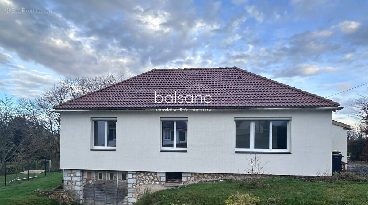 Maison à SAINT-DENIS-DES-MONTS